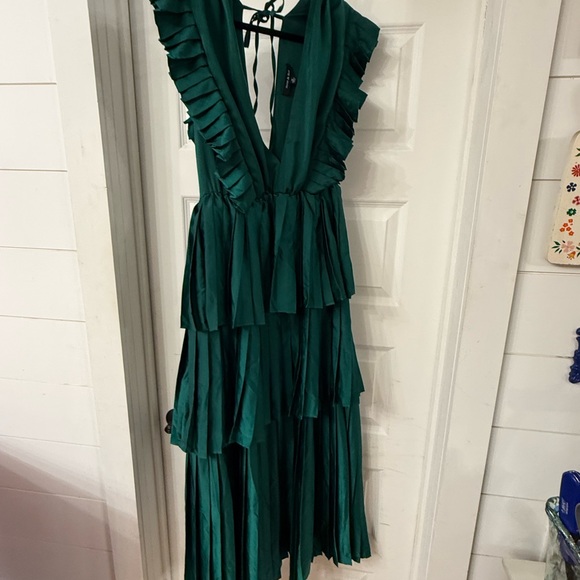 Chic Backless Green Ruffle Dress - Picture 3 of 4